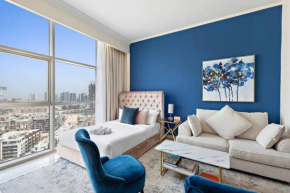 Vibrant Apartment with Pool, Gym, Free Parking & Fast Wifi